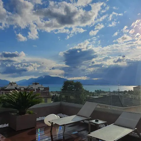 Desenzano 4* Дезенцано-дель-Гарда