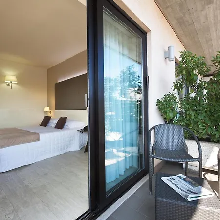 Готель Desenzano 4*