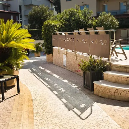 Готель Desenzano 4*