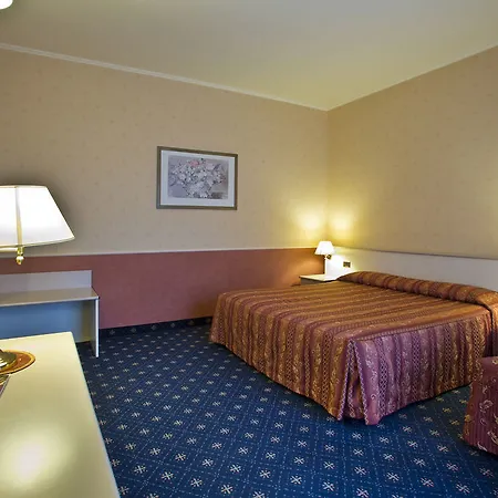Готель Desenzano 4*